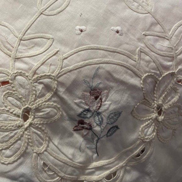 Vintage Madeira Embroidered Cutwork Linen Lace Fabric 87 x 89 - Picture 2 of 6